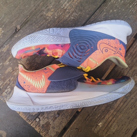 Nike Kyrie Irving Low Tie Dye Sneaker Shoes Men's Size 10 - Picture 3 of 8